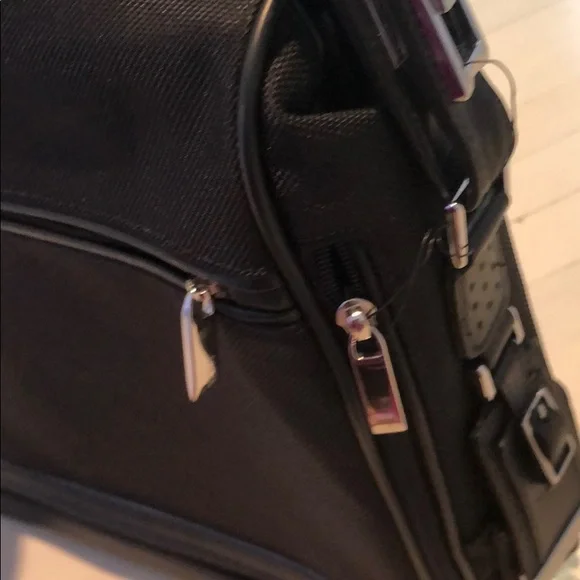 NWOTs tumi LXT Imagination messenger bag